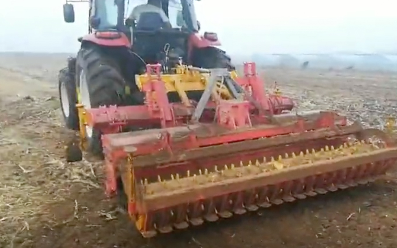 深松機(jī)，聯(lián)合耕整機(jī)作業(yè)視頻
